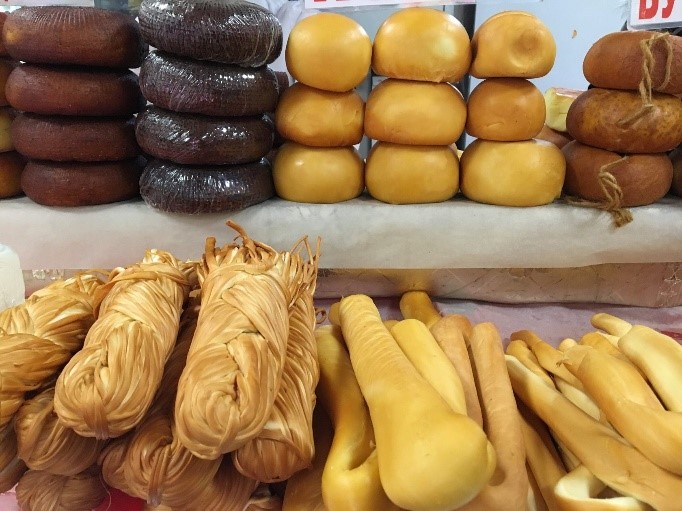 сыры в ассортименте